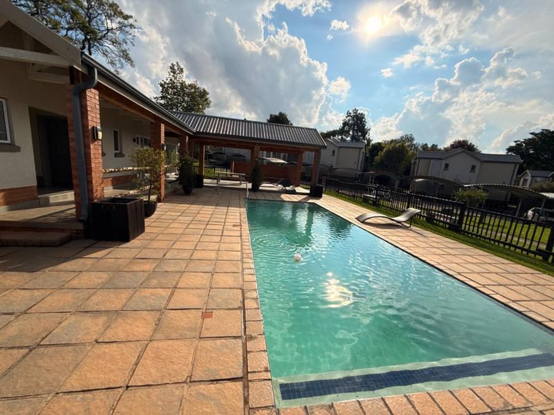 To Let 2 Bedroom Property for Rent in Broadacres Gauteng