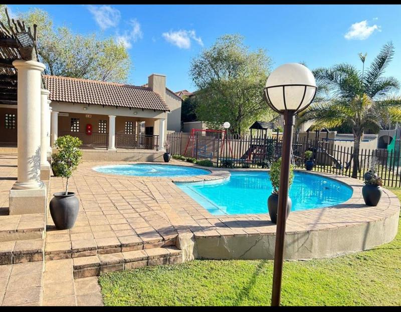 To Let 2 Bedroom Property for Rent in North Riding Gauteng