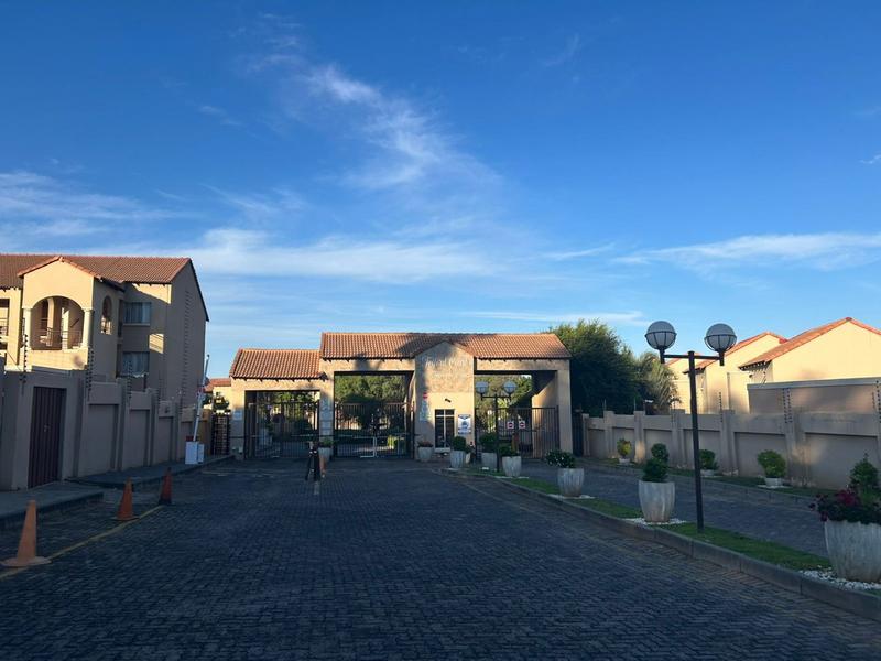To Let 2 Bedroom Property for Rent in North Riding Gauteng