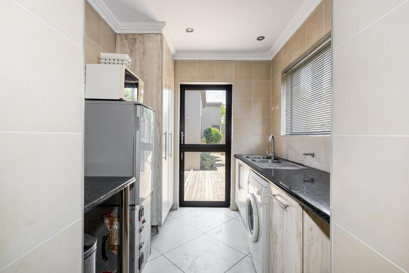 To Let 3 Bedroom Property for Rent in Beverley Gauteng