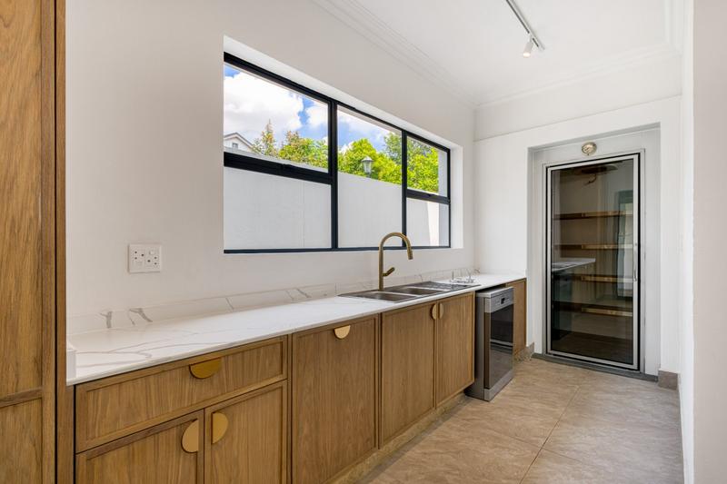 5 Bedroom Property for Sale in Dainfern Golf Estate Gauteng