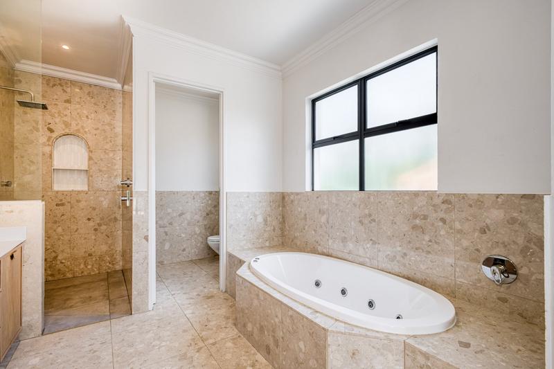 5 Bedroom Property for Sale in Dainfern Golf Estate Gauteng