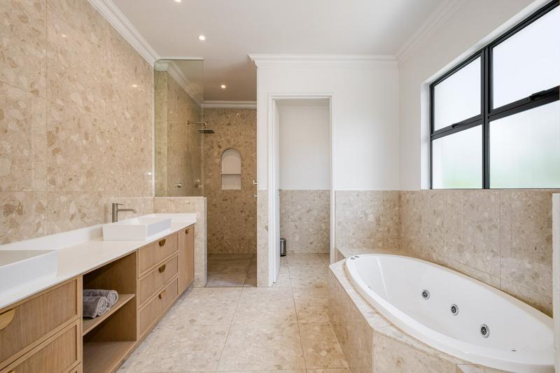 5 Bedroom Property for Sale in Dainfern Golf Estate Gauteng