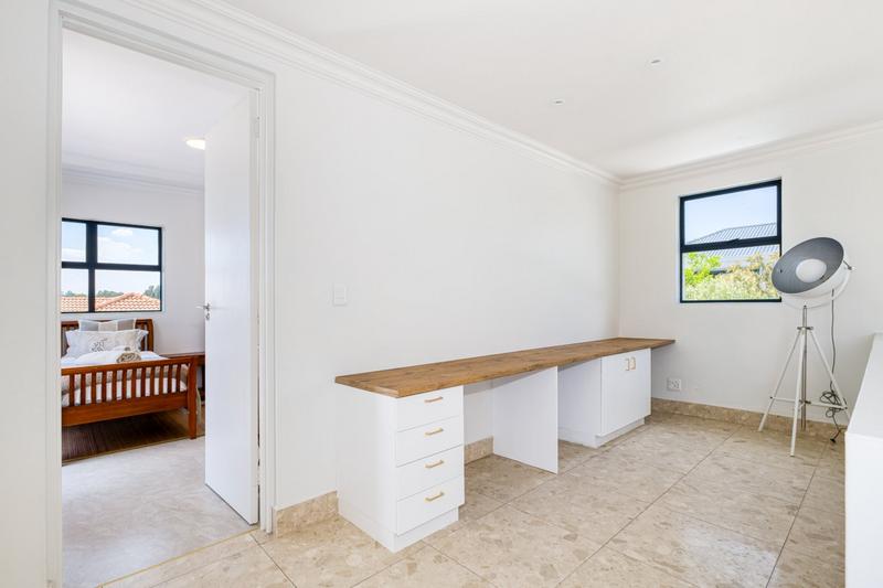 5 Bedroom Property for Sale in Dainfern Golf Estate Gauteng