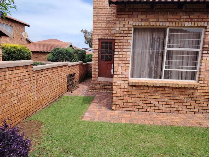 To Let 3 Bedroom Property for Rent in Allens Nek Gauteng