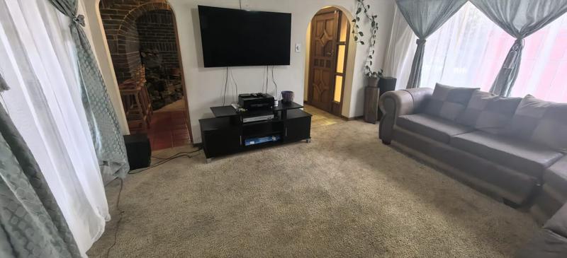 4 Bedroom Property for Sale in Witpoortjie Gauteng