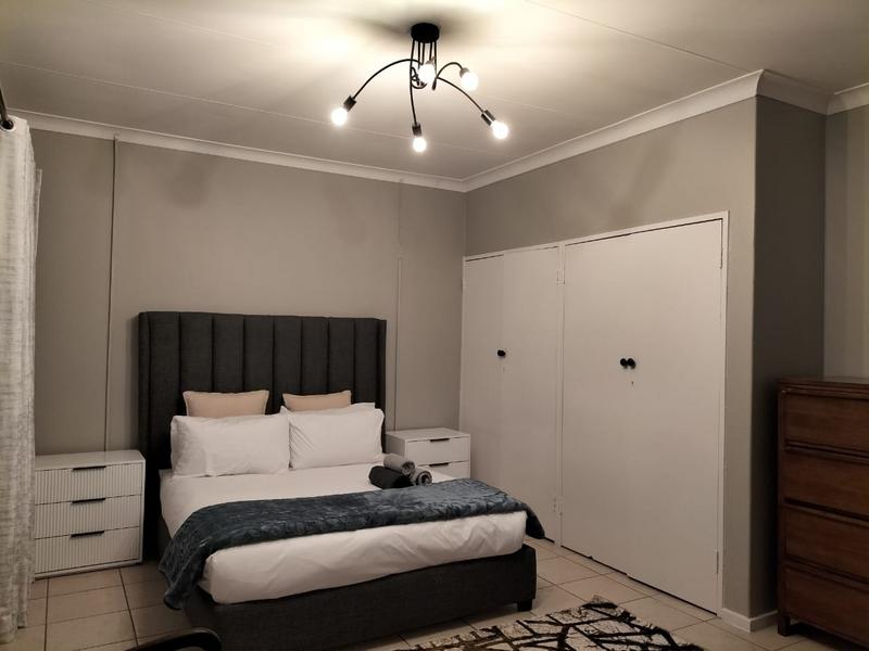 To Let 2 Bedroom Property for Rent in Rhodesfield Gauteng