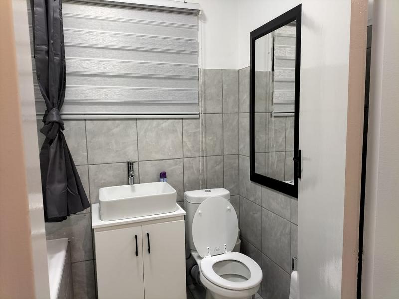 To Let 2 Bedroom Property for Rent in Rhodesfield Gauteng