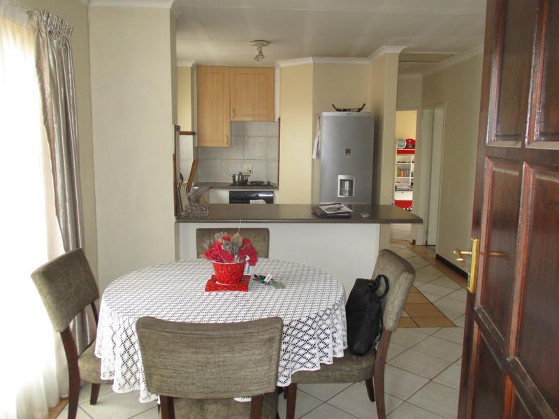 To Let 2 Bedroom Property for Rent in Die Hoewes Gauteng