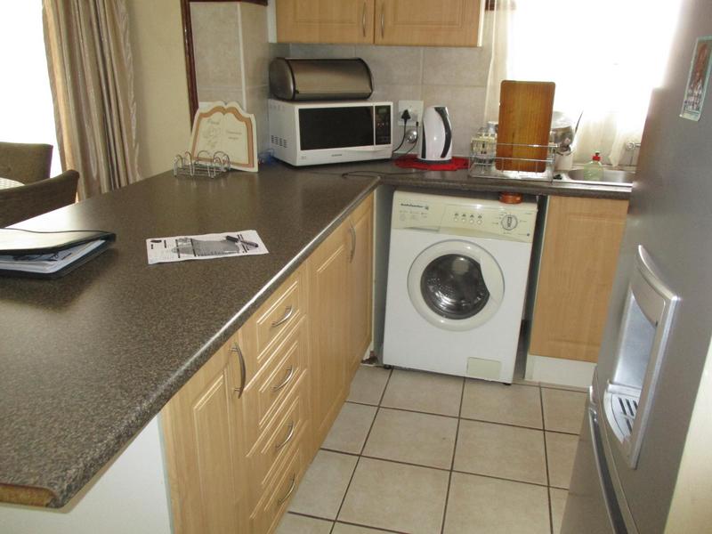 To Let 2 Bedroom Property for Rent in Die Hoewes Gauteng