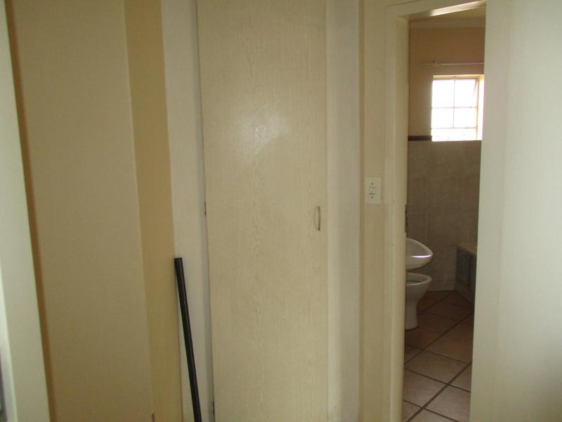 To Let 2 Bedroom Property for Rent in Die Hoewes Gauteng