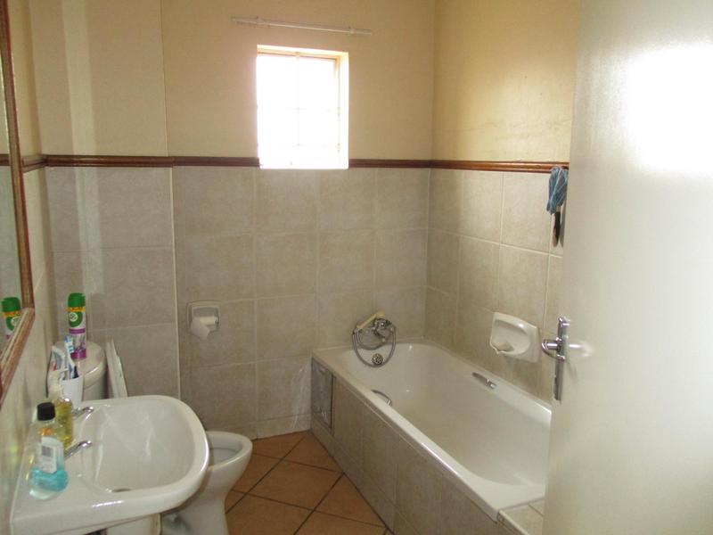 To Let 2 Bedroom Property for Rent in Die Hoewes Gauteng