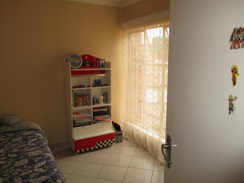To Let 2 Bedroom Property for Rent in Die Hoewes Gauteng