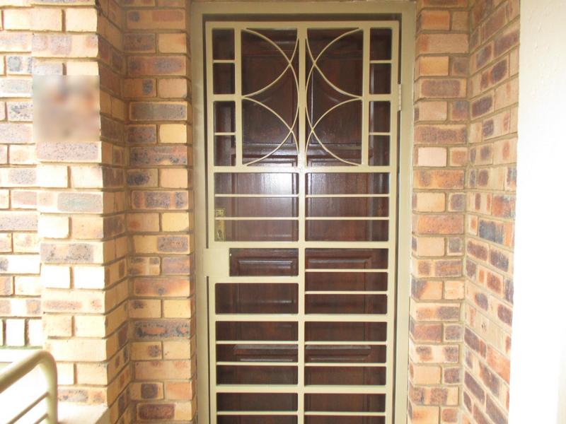 To Let 2 Bedroom Property for Rent in Die Hoewes Gauteng