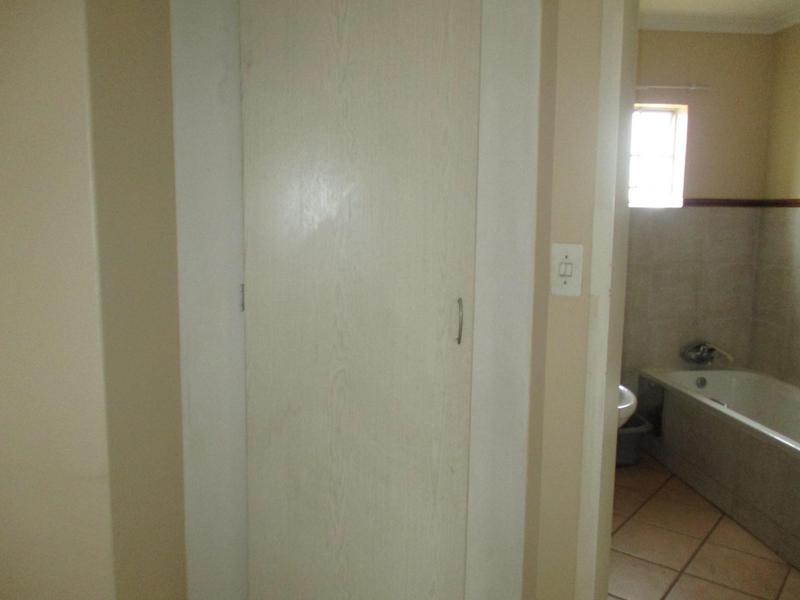 To Let 2 Bedroom Property for Rent in Die Hoewes Gauteng
