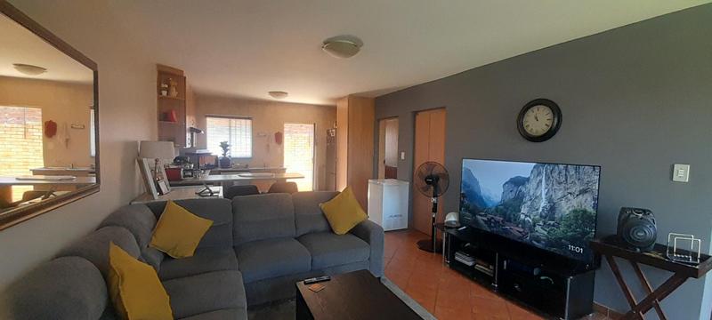 2 Bedroom Property for Sale in Thatchfield Gauteng