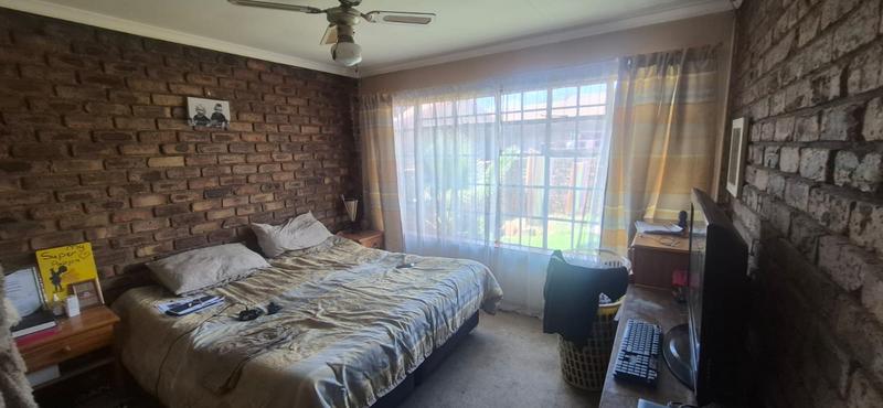 2 Bedroom Property for Sale in Witpoortjie Gauteng
