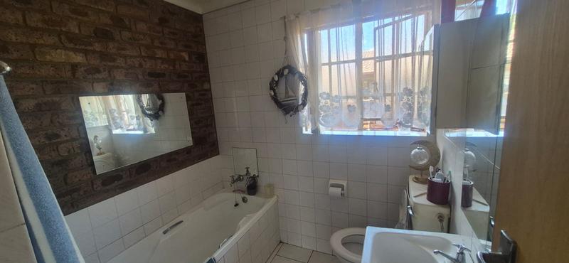 2 Bedroom Property for Sale in Witpoortjie Gauteng