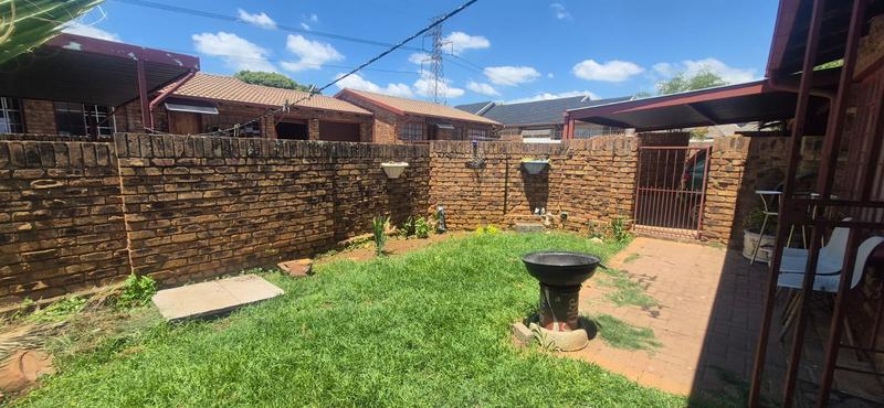 2 Bedroom Property for Sale in Witpoortjie Gauteng