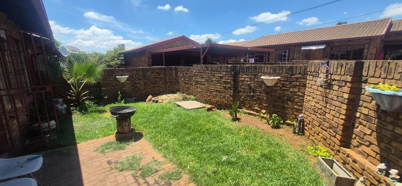 2 Bedroom Property for Sale in Witpoortjie Gauteng