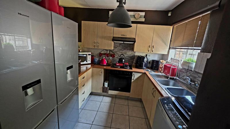 2 Bedroom Property for Sale in Annlin Gauteng