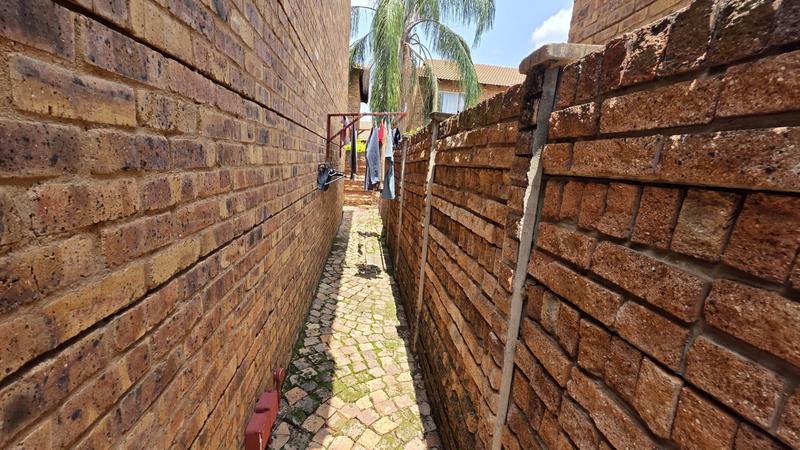 2 Bedroom Property for Sale in Annlin Gauteng