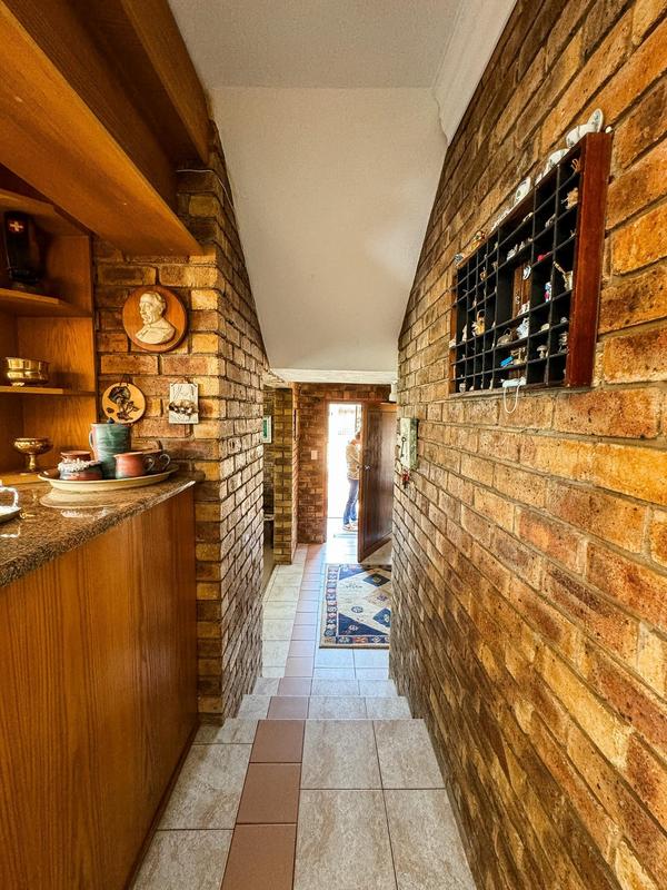 5 Bedroom Property for Sale in Montana Park Gauteng