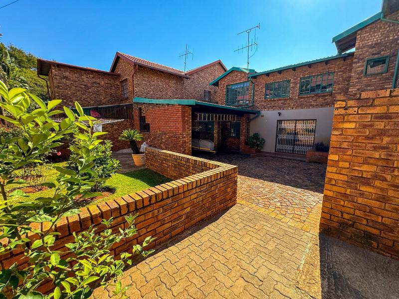 5 Bedroom Property for Sale in Montana Park Gauteng