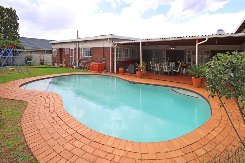 4 Bedroom Property for Sale in Discovery Gauteng