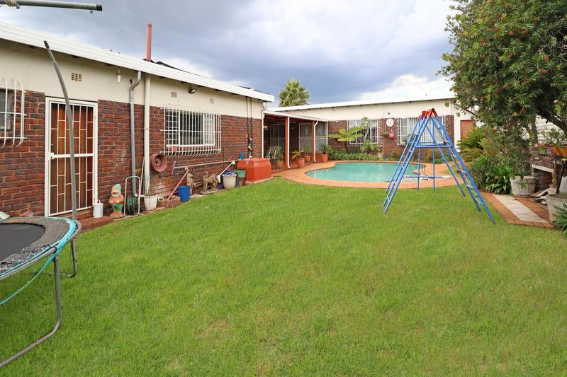 4 Bedroom Property for Sale in Discovery Gauteng