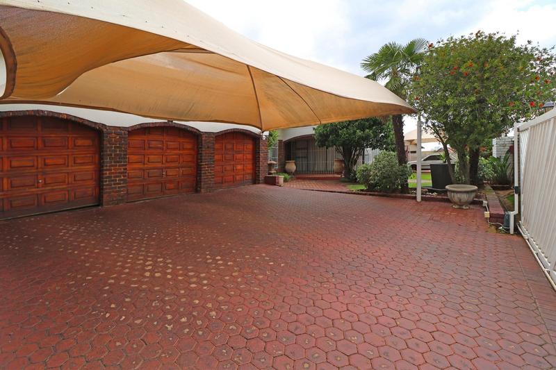 4 Bedroom Property for Sale in Discovery Gauteng