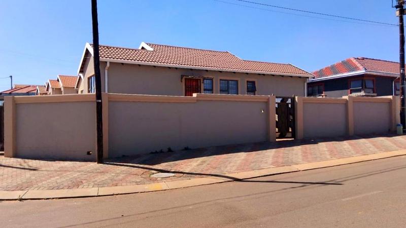 To Let 3 Bedroom Property for Rent in Kagiso Gauteng