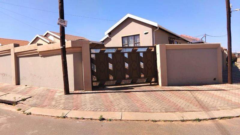 To Let 3 Bedroom Property for Rent in Kagiso Gauteng