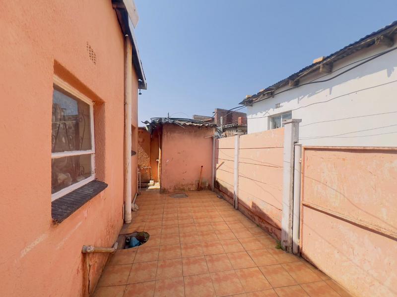 2 Bedroom Property for Sale in Diepkloof Gauteng