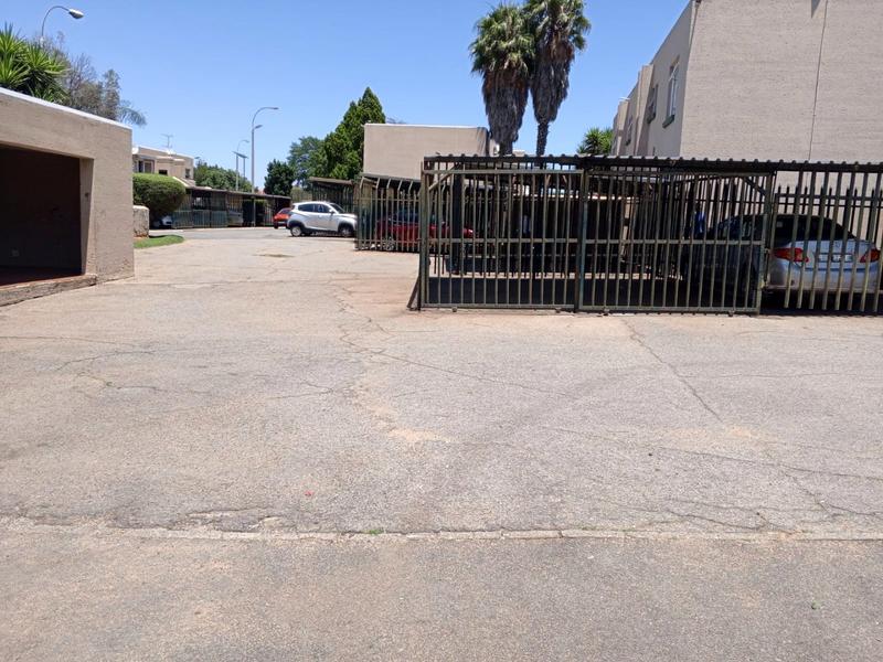 2 Bedroom Property for Sale in Groblerpark Gauteng