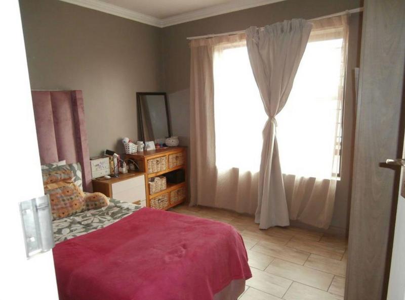 To Let 3 Bedroom Property for Rent in Amberfield Gauteng