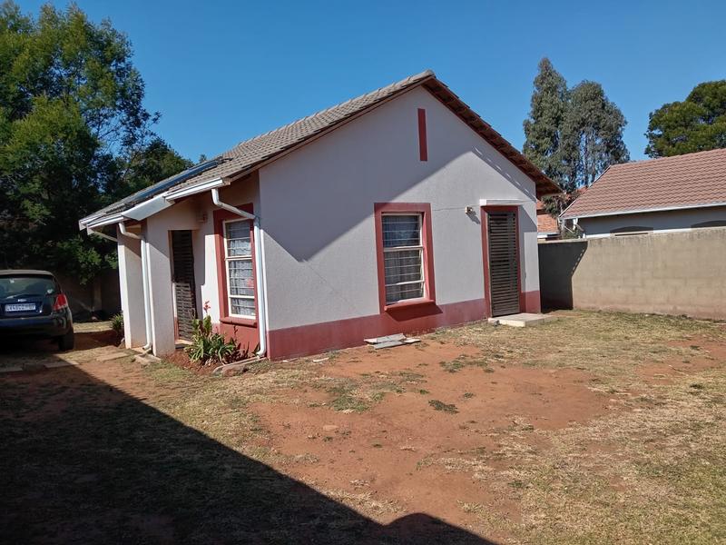2 Bedroom Property for Sale in Lenasia South Gauteng
