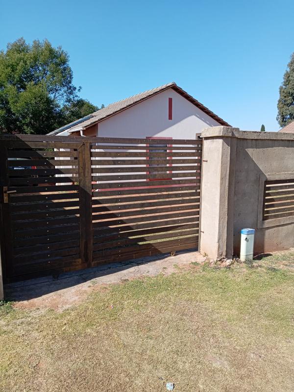 2 Bedroom Property for Sale in Lenasia South Gauteng