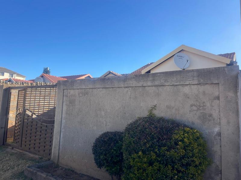 2 Bedroom Property for Sale in Fleurhof Gauteng
