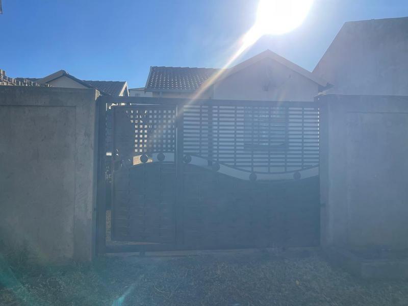 2 Bedroom Property for Sale in Fleurhof Gauteng