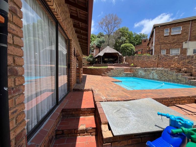 5 Bedroom Property for Sale in Bassonia Gauteng