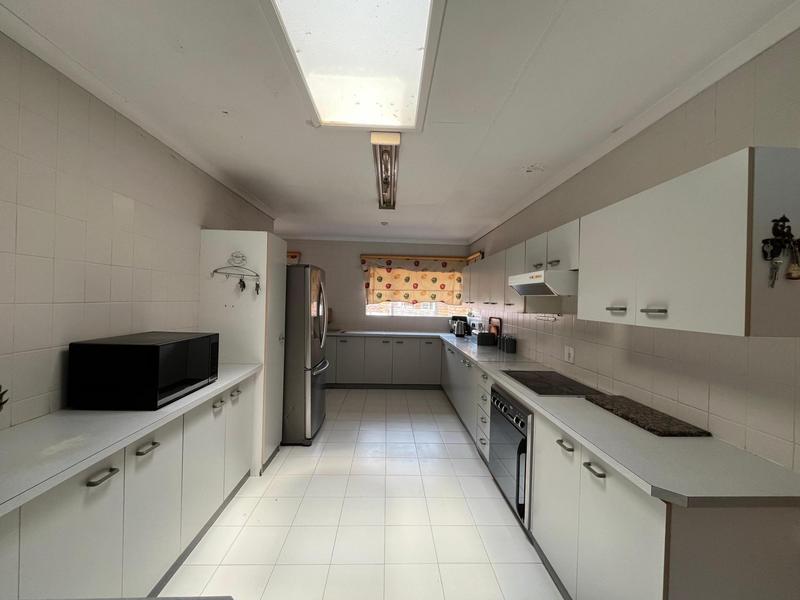 5 Bedroom Property for Sale in Bassonia Gauteng