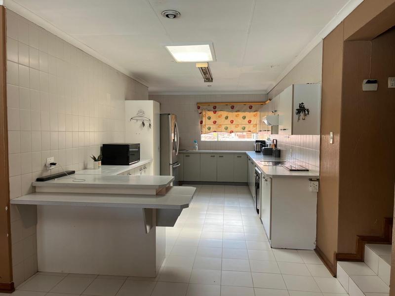 5 Bedroom Property for Sale in Bassonia Gauteng