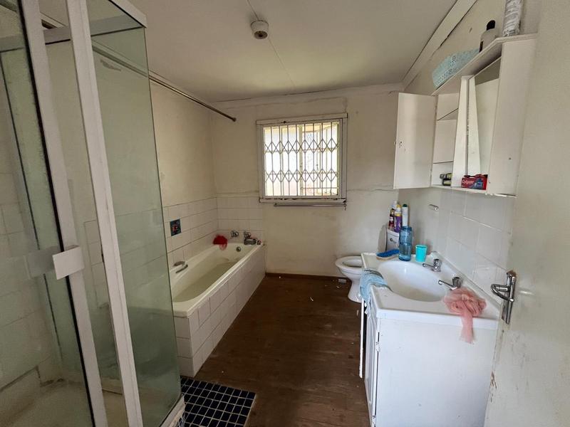 5 Bedroom Property for Sale in Bassonia Gauteng