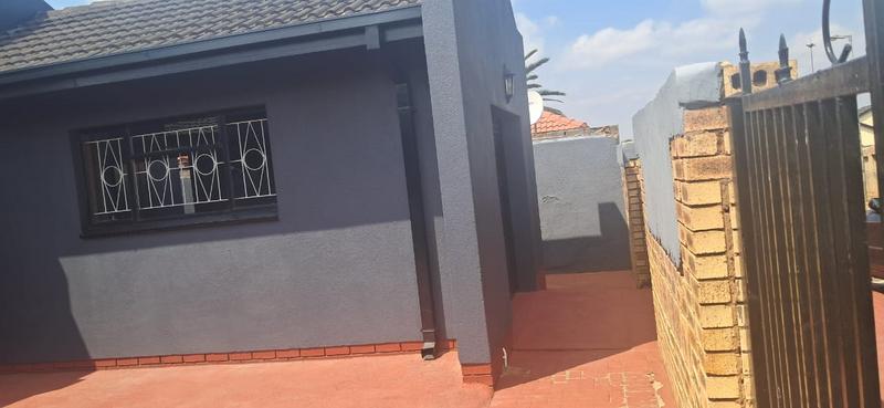 3 Bedroom Property for Sale in Protea North Gauteng