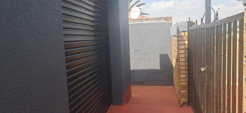 3 Bedroom Property for Sale in Protea North Gauteng
