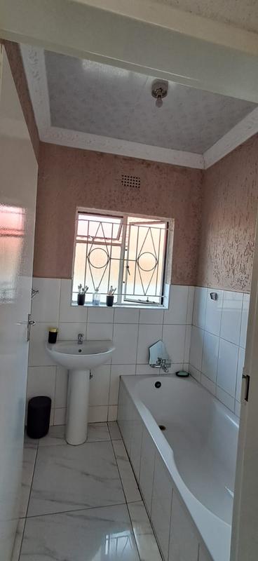 3 Bedroom Property for Sale in Protea North Gauteng