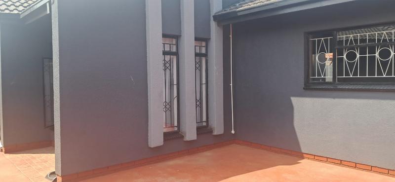 3 Bedroom Property for Sale in Protea North Gauteng