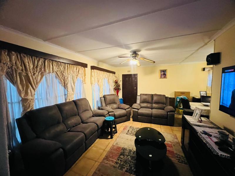 5 Bedroom Property for Sale in Van Riebeeck Park Gauteng