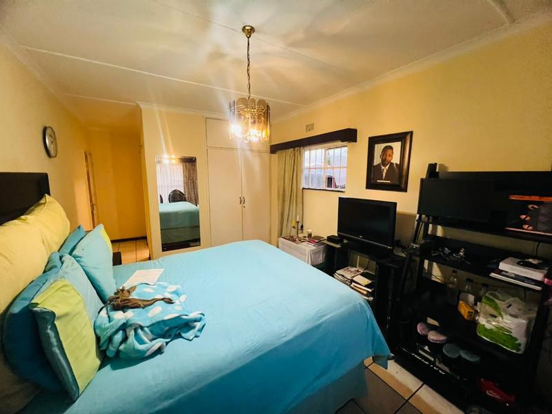 5 Bedroom Property for Sale in Van Riebeeck Park Gauteng